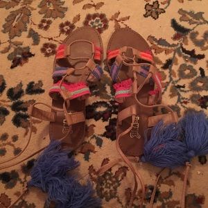 Strapy colorful sandals with tassels